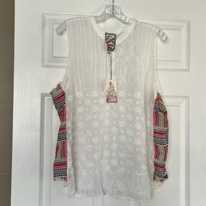 Beautiful off white Johnny Was tank 😍😍😍